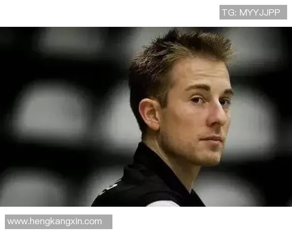 从默默无闻到耀眼星光刻苦努力成就足球明星的奋斗之路